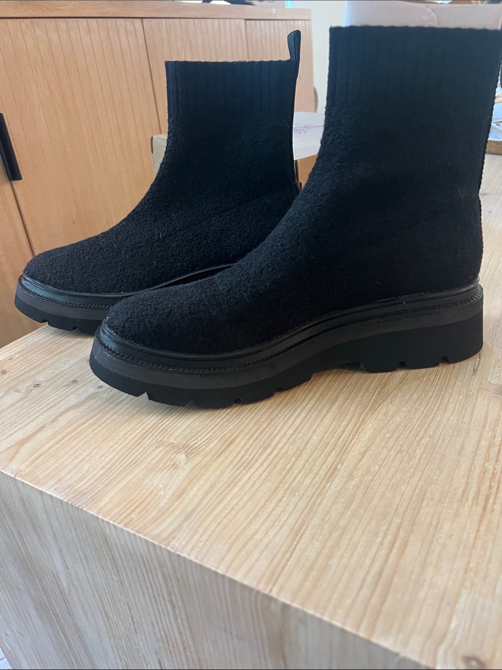 Sofft Black Knit Lug Sole Provea Sweater Knit Pull On Chunky Chelsea Booties
